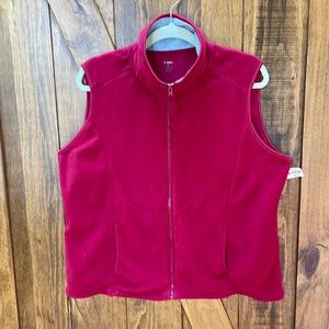 NWT XL St John’s Bay active fleece berry vest